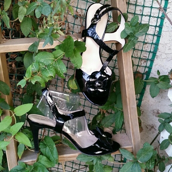 Beautiful‎ Coach  Heels - Picture 1 of 6
